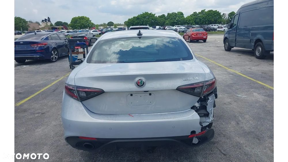 Alfa Romeo Giulia 2.0 Turbo Veloce - 12