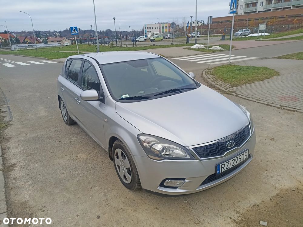 Kia Ceed - 11