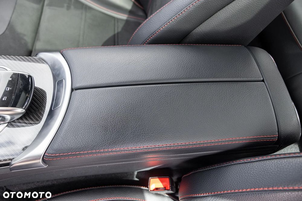 Mercedes-Benz Klasa C 450 AMG 4-Matic 7G-TRONIC - 32