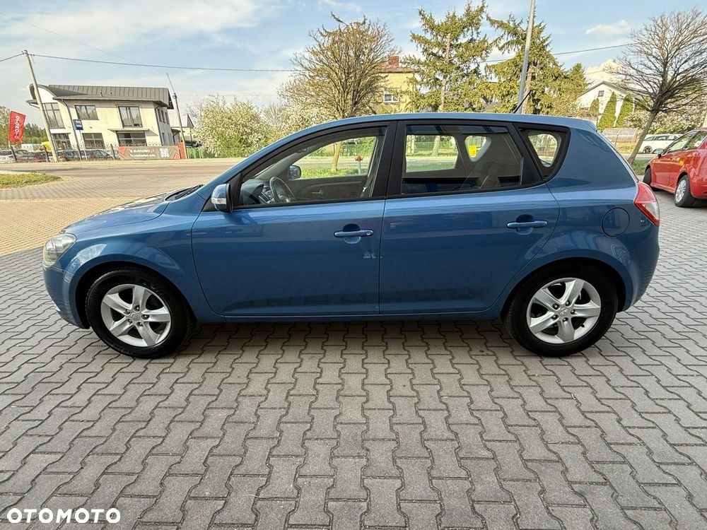 Kia Ceed - 9
