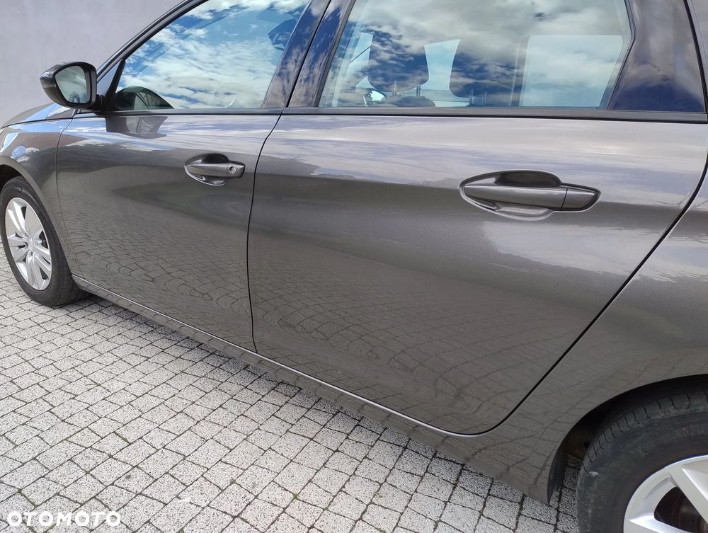 Peugeot 308 BlueHDi 130 Allure - 29