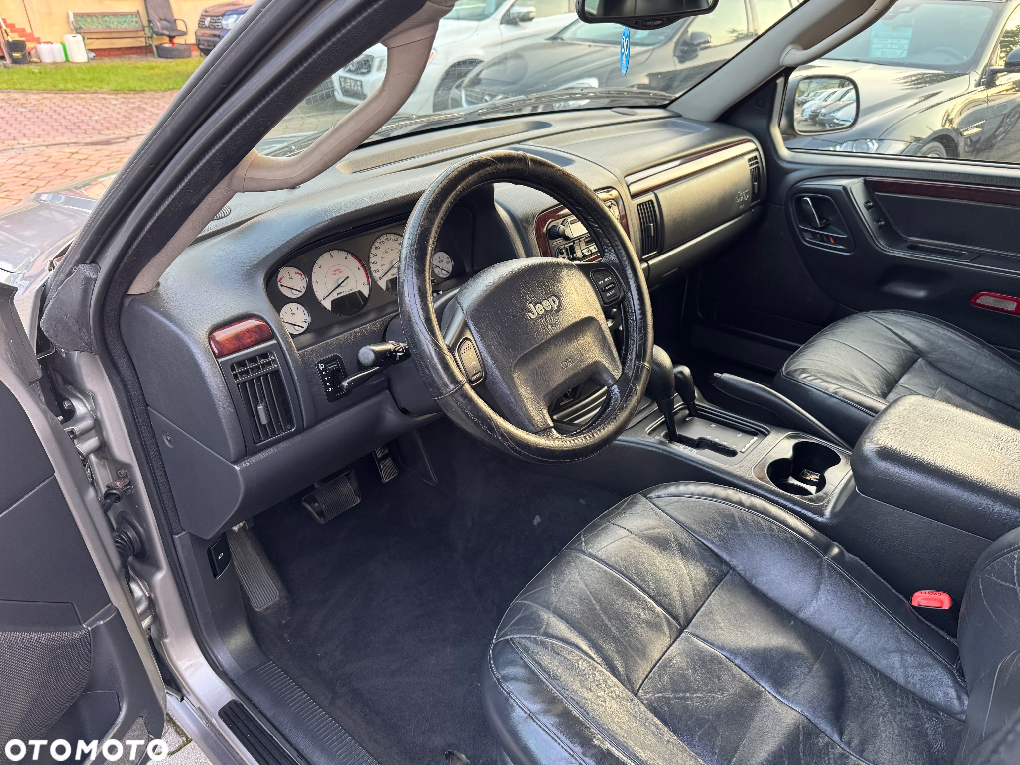 Jeep Grand Cherokee - 12