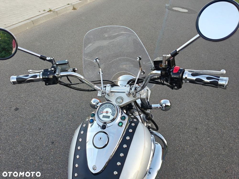Suzuki Intruder - 14