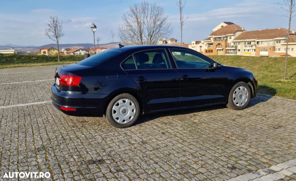Volkswagen Jetta 1.6 TDI DPF Trendline - 4