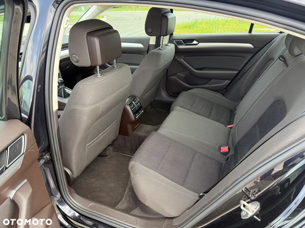Volkswagen Passat 2.0 TDI BMT Comfortline - 13