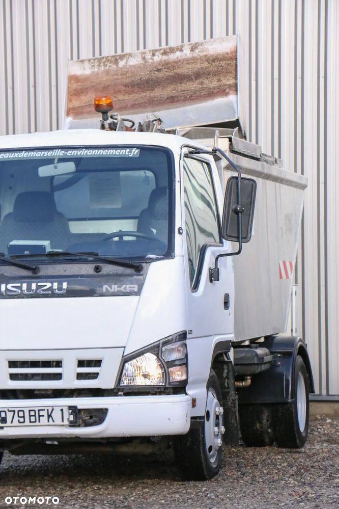 Isuzu NKR - 7