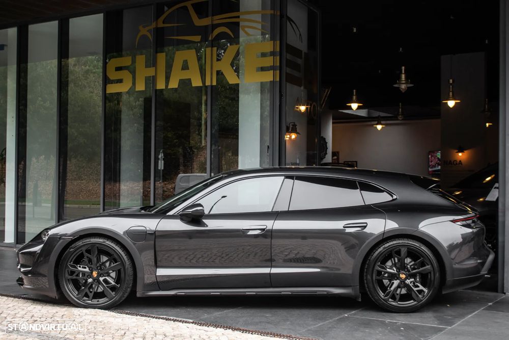 Porsche Taycan Cross Turismo 4 - 6