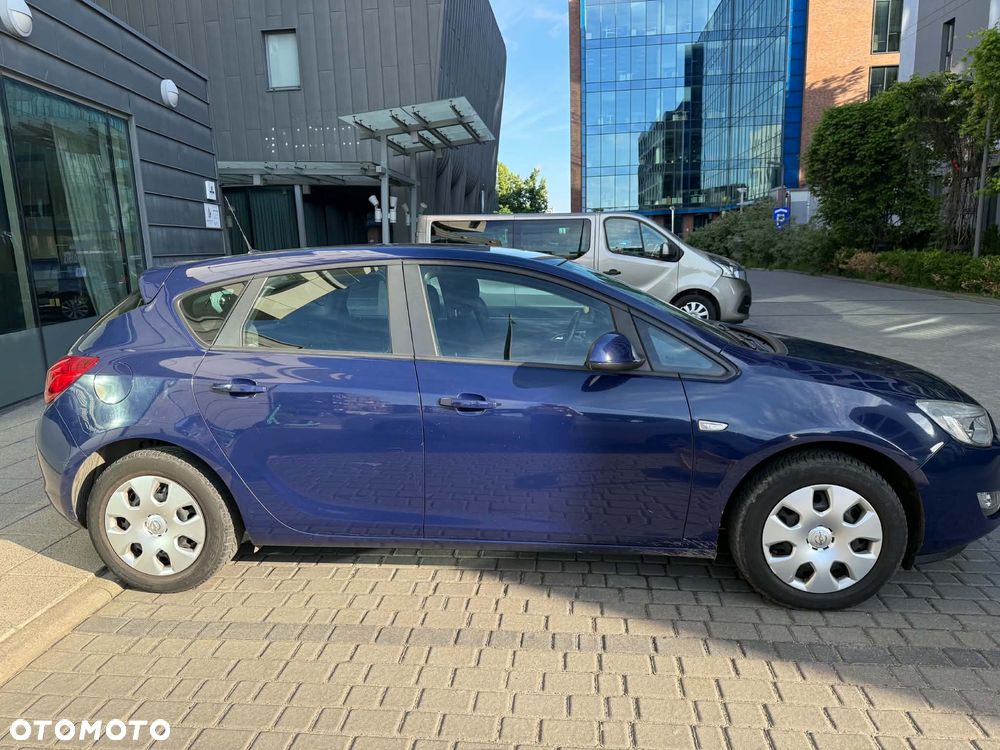 Opel Astra 2012 photo 4