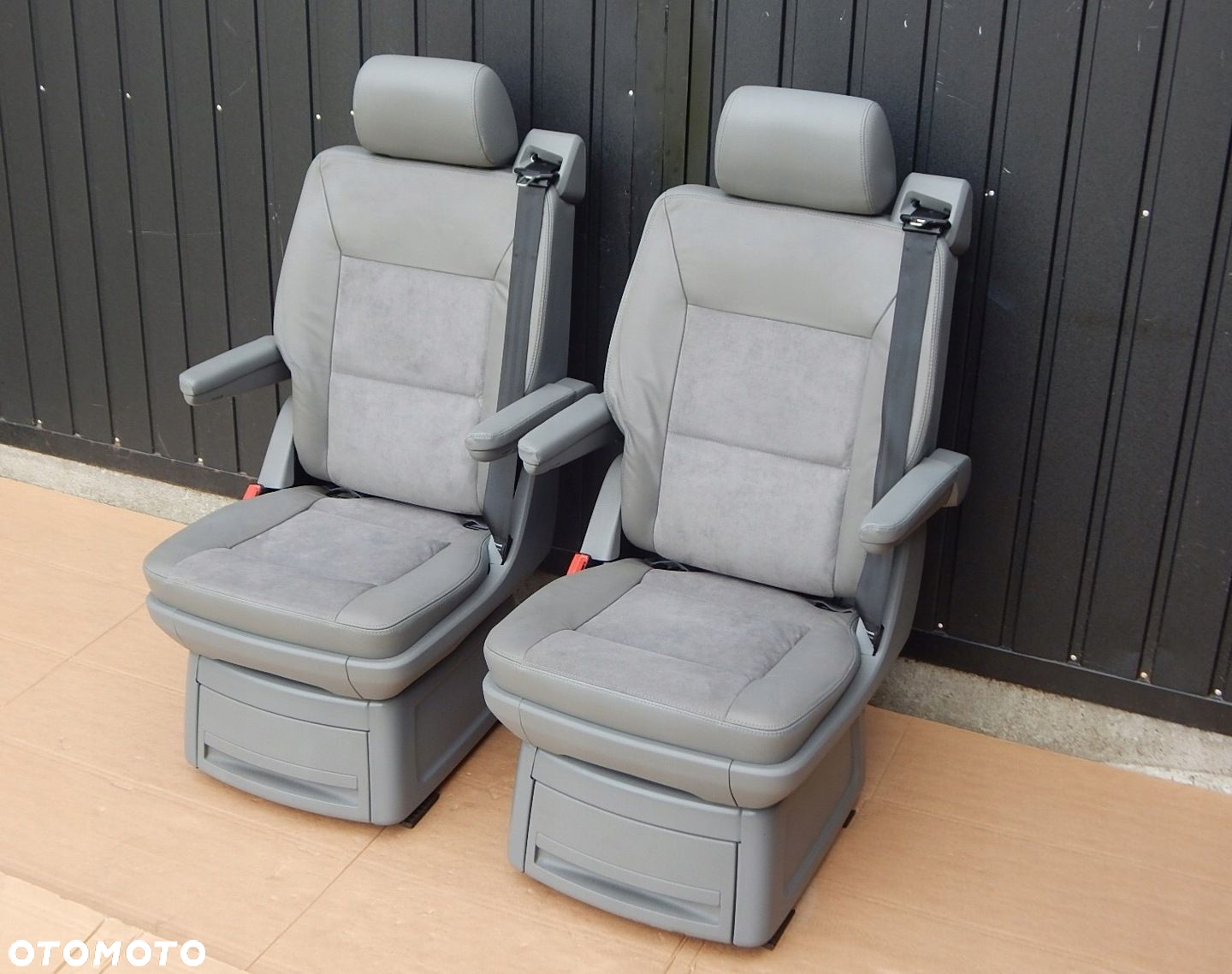 VW T5 MULTIVAN fotel tył NIEOBROTOWY II RZĄD podłokietnik Skóra Alcantara - 2