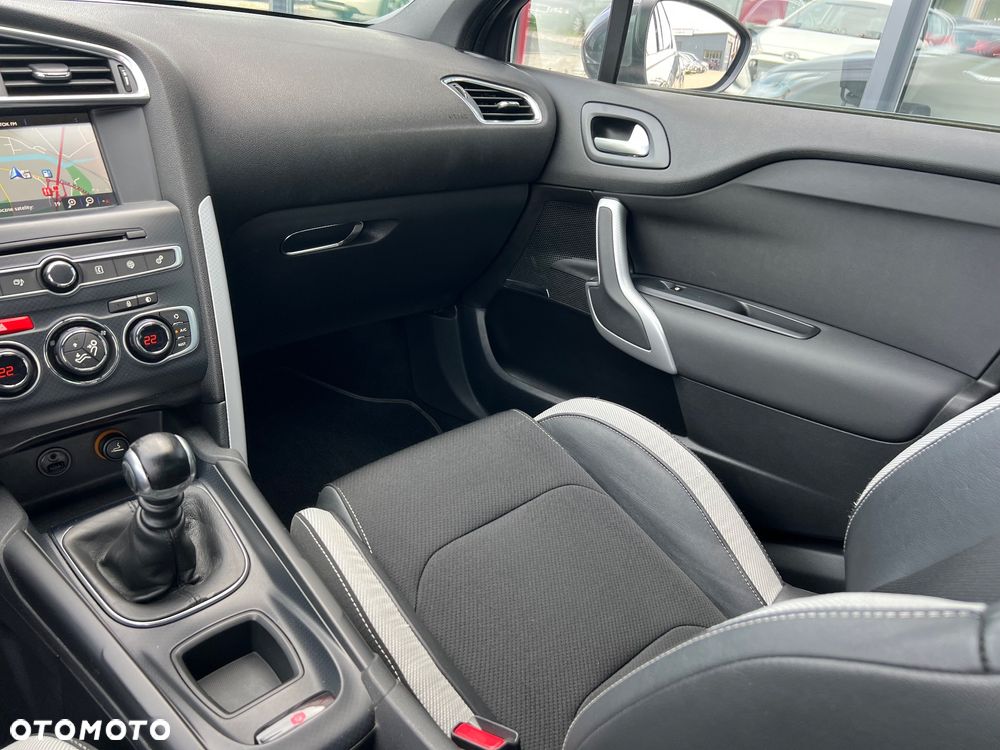 Citroën DS4 e-HDi 115 SoChic - 21