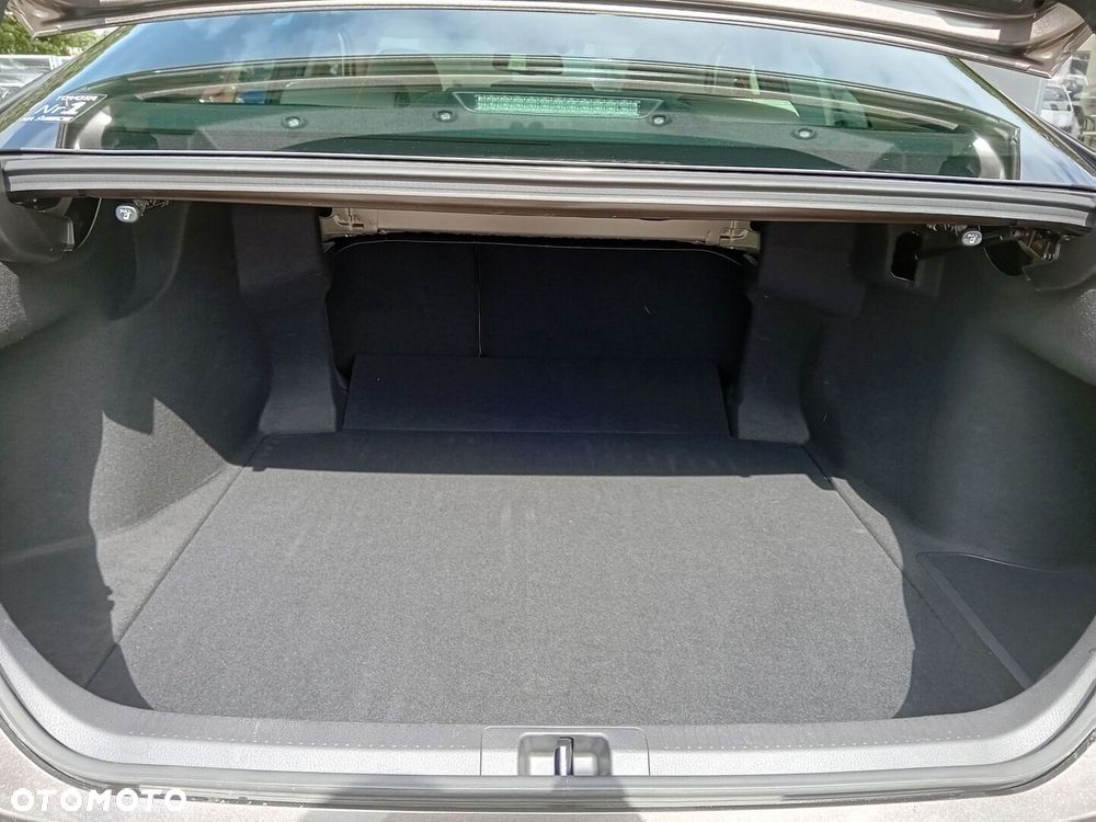 Toyota Camry 2.5 Hybrid Executive CVT - 8