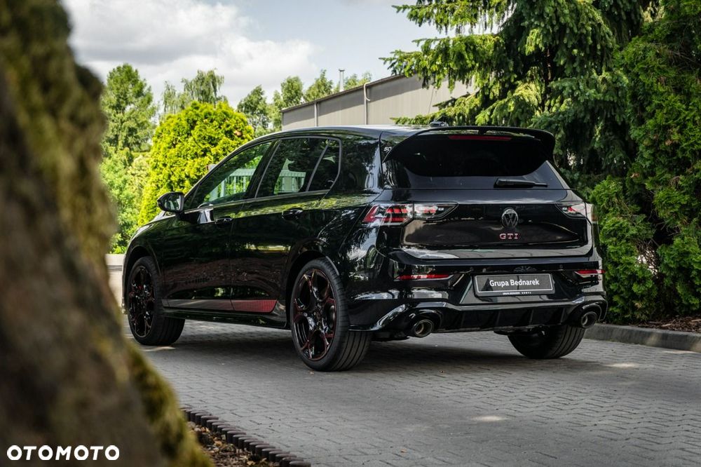 Volkswagen Golf - 11