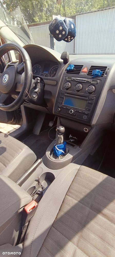 Volkswagen Touran - 5