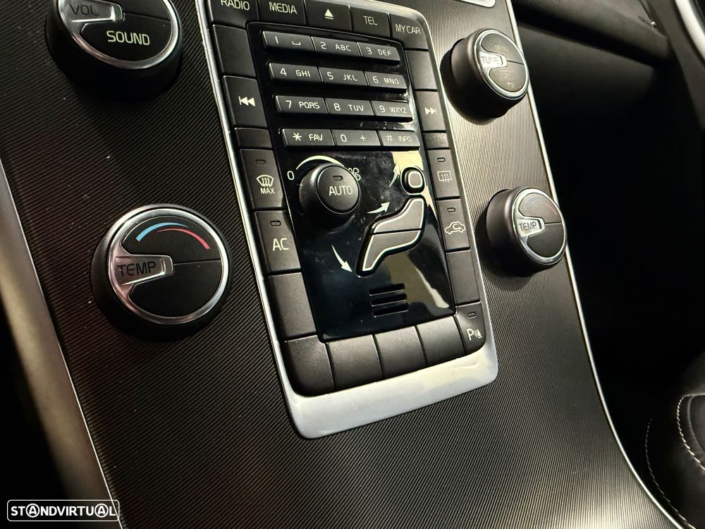 Volvo XC 60 2.0 D3 Drive R-Design - 32