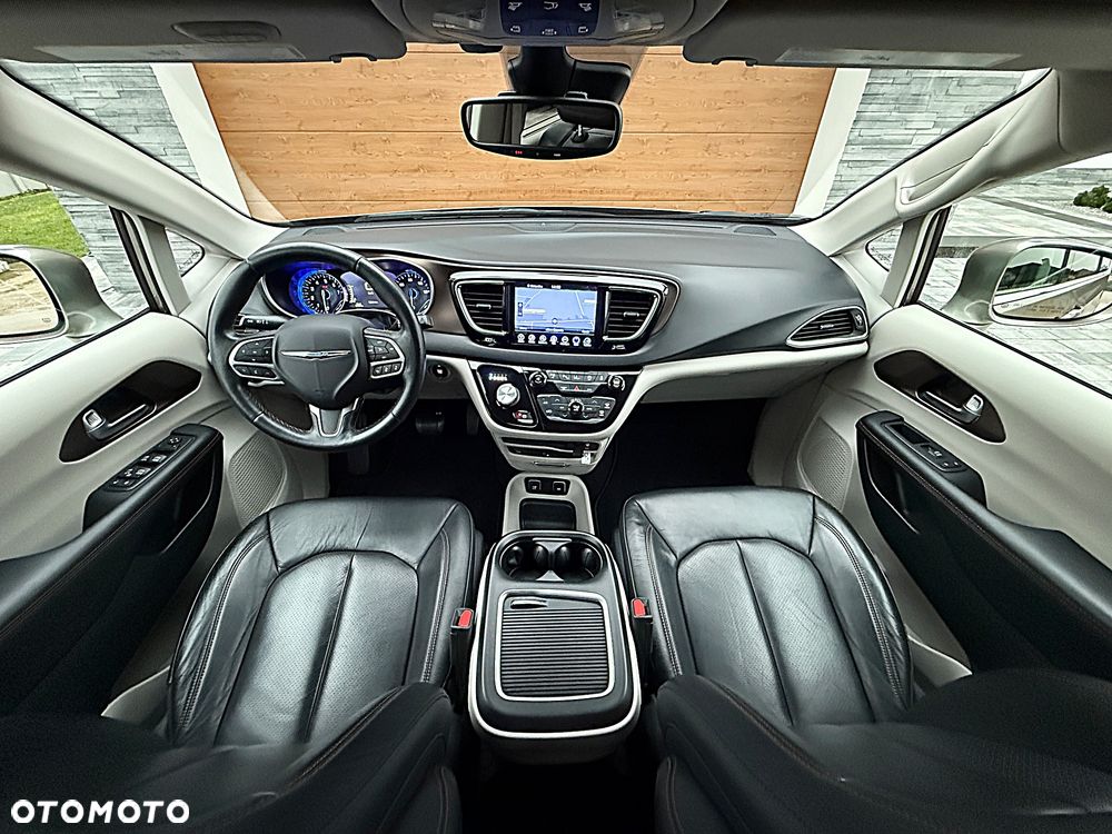 Chrysler Pacifica - 22