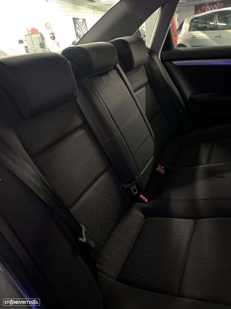 Audi A4 2.0 TDI exclusive - 14