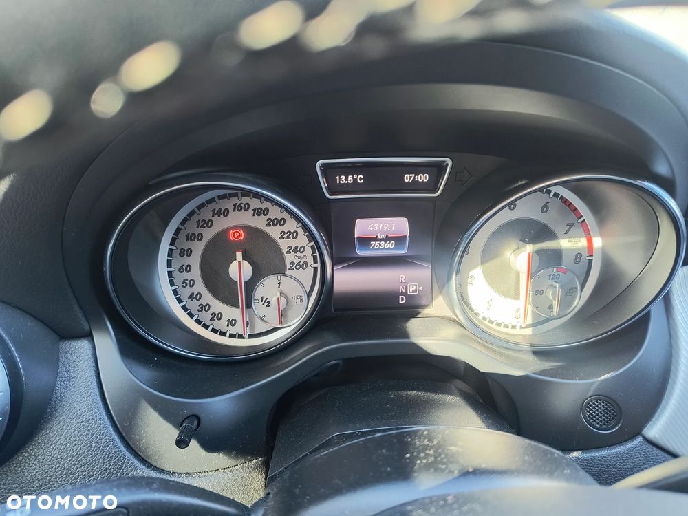 Mercedes-Benz CLA 180 7G-DCT - 14