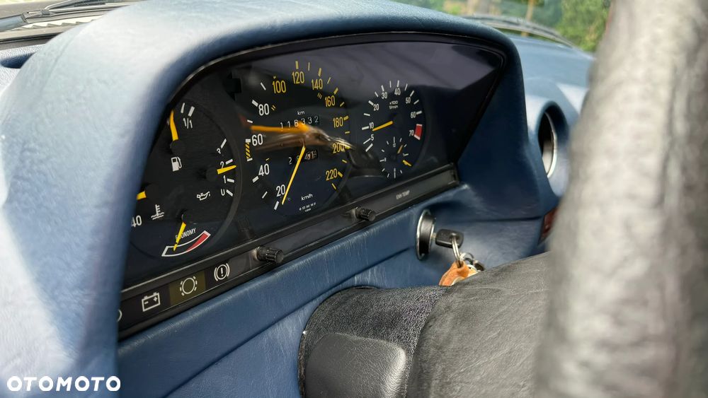 Mercedes-Benz W123 - 28