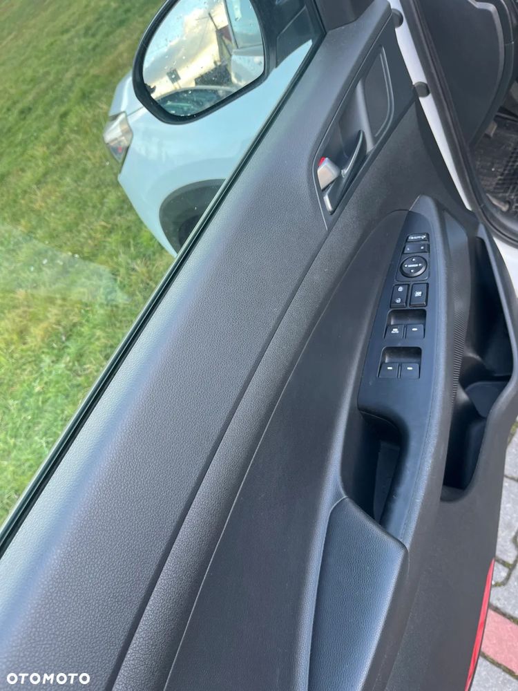 Hyundai Tucson 1.6 GDI BlueDrive GO 2WD - 11