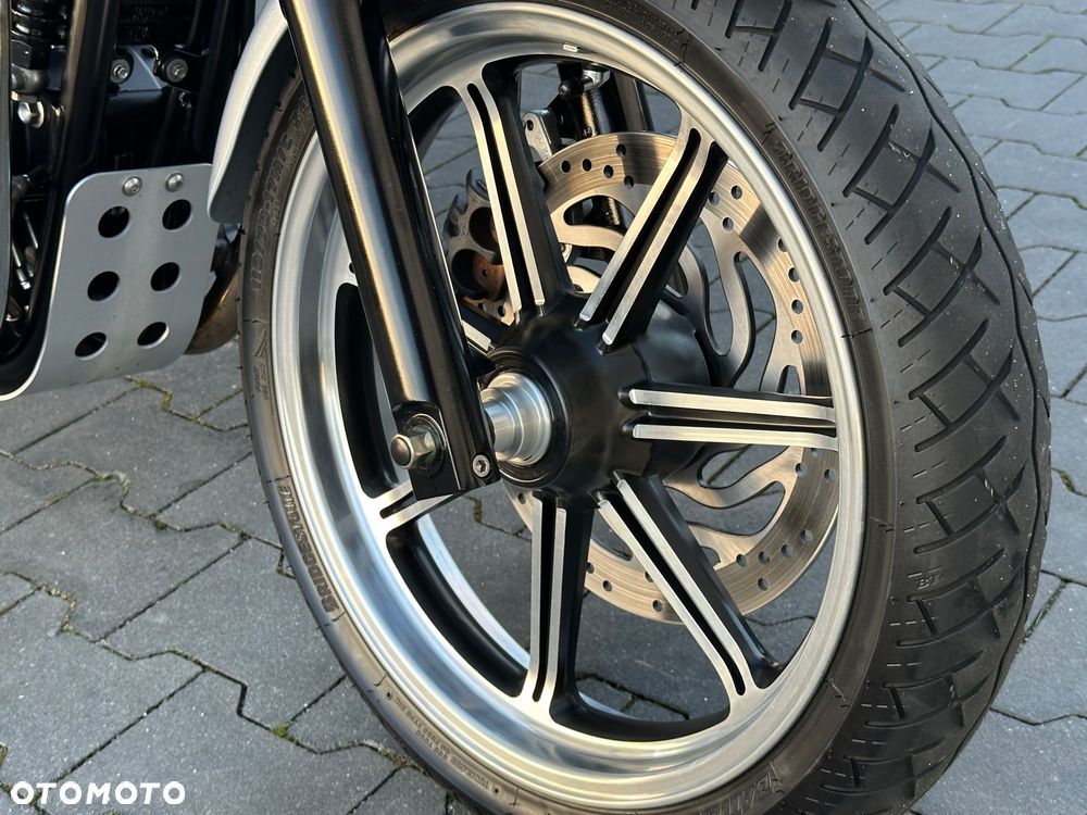Triumph Bonneville - 20