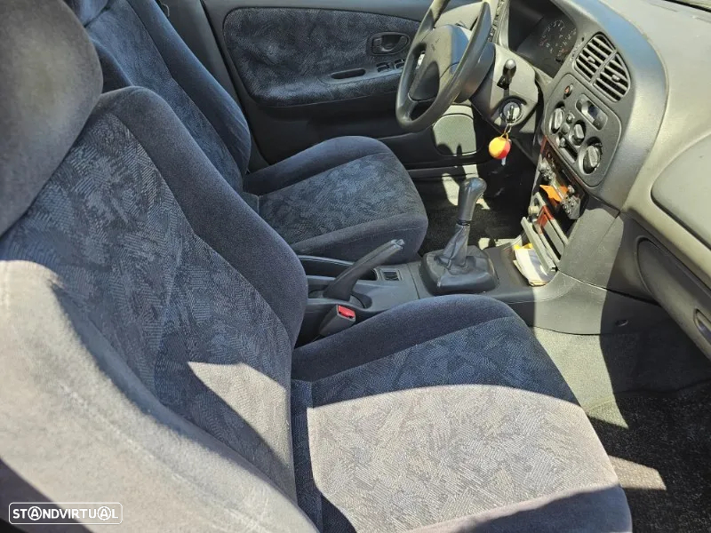 Mitsubishi Lancer 1.3 GLX - 23