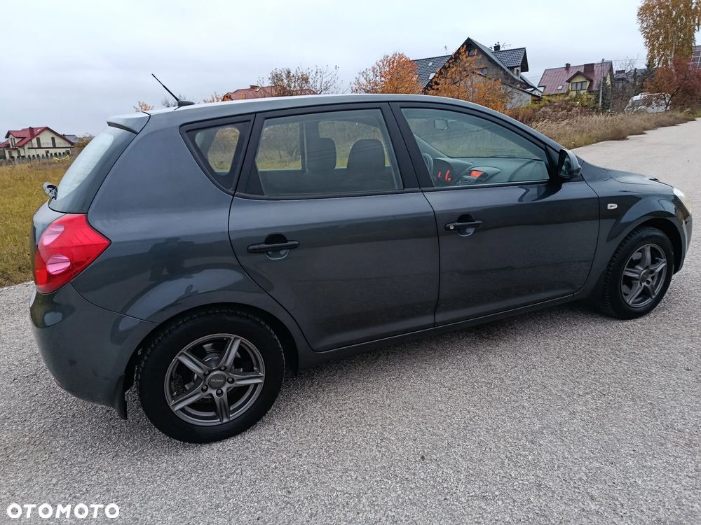Kia Ceed 1.4 CVVT Attract - 17
