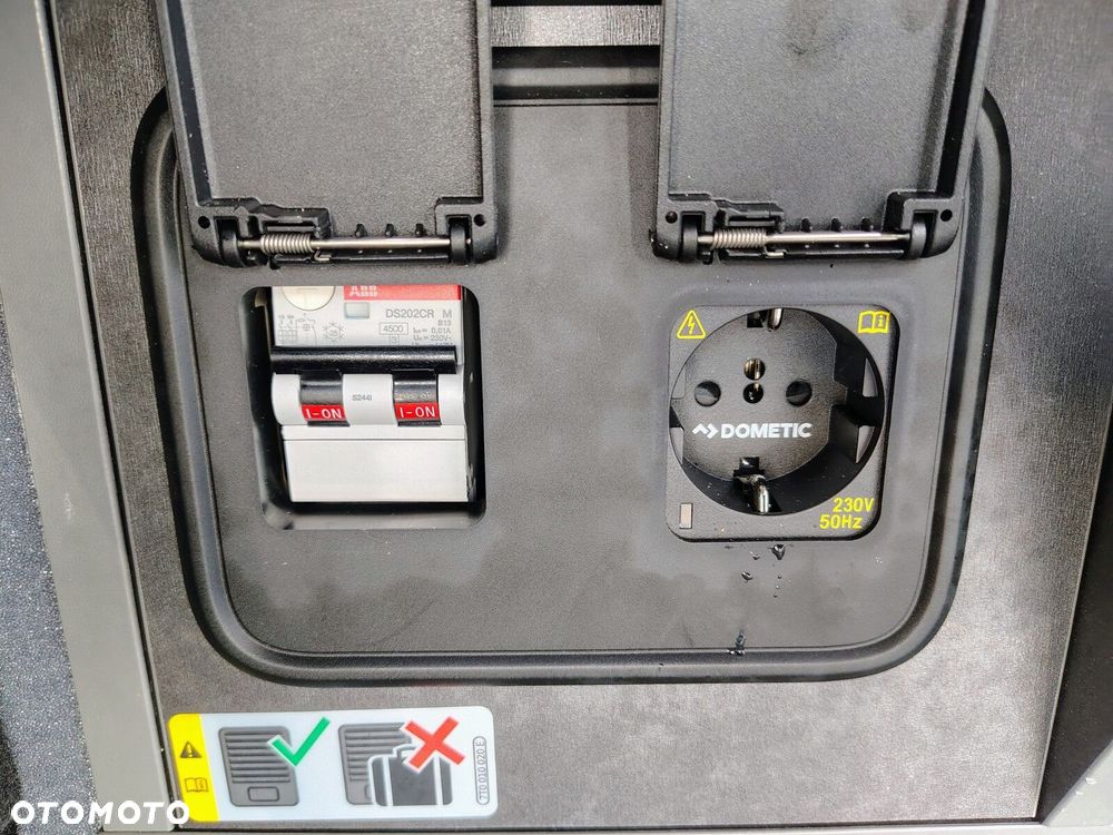 Volkswagen california Nowa California Beach silnik: 2,0 l TDI SCR 150 KM / skrzynia biegów: 7-biegowa DSG rozstaw osi: 3124 mm - 12