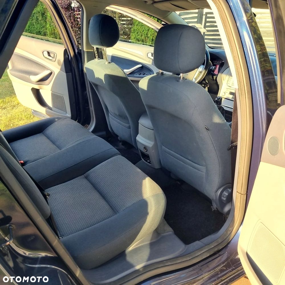 Ford Mondeo 2.0 Ambiente - 6