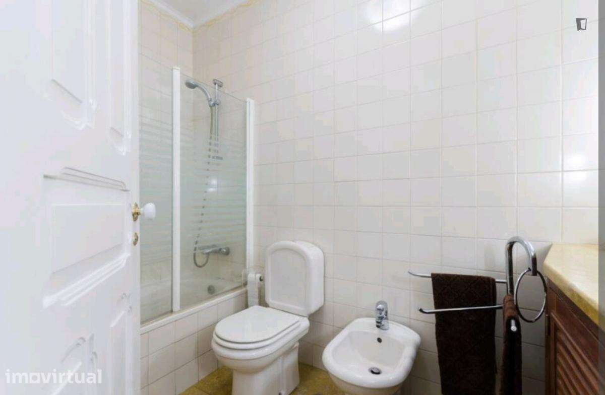 Quarto - localizado em Marquês de Pombal Lisbon - Grande imagem: 3/23