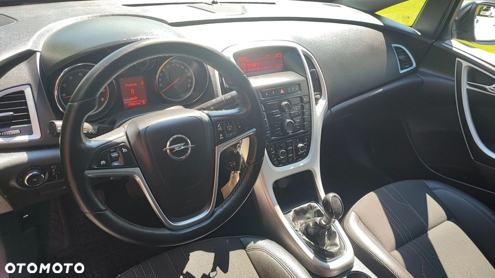 Opel Astra 1.4 Turbo 150 Jahre - 28