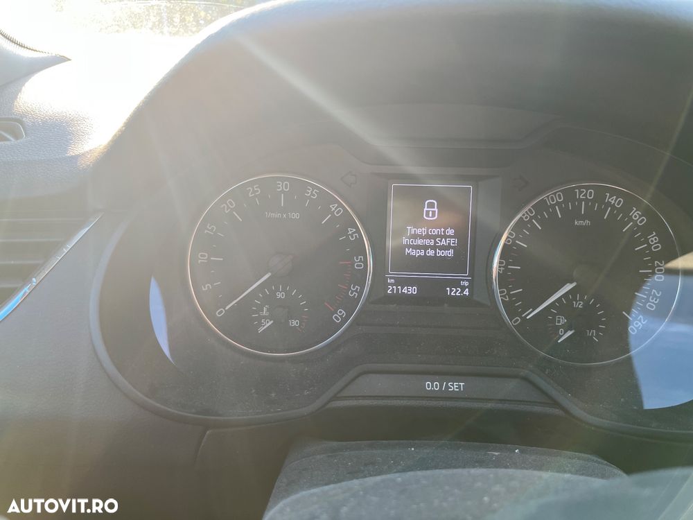 Skoda Octavia 2.0 TDI DSG Style - 7