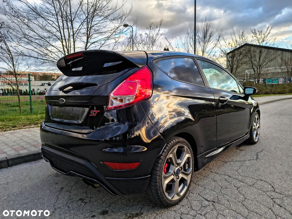 Ford Fiesta 1.6 EcoBoost ST - 16
