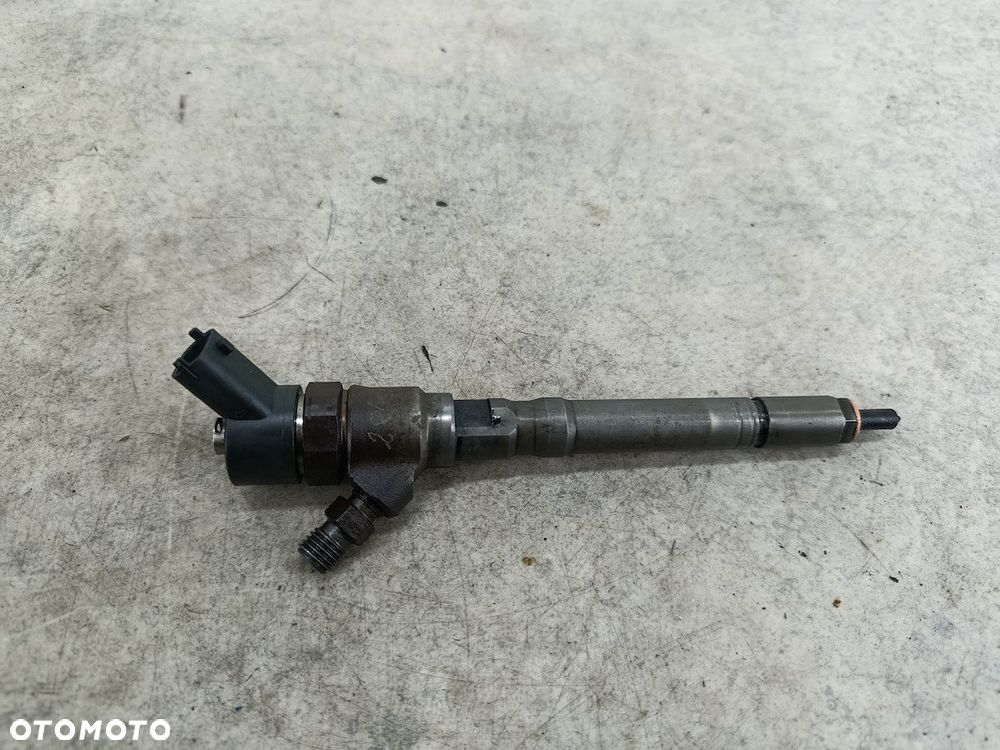 WTRYSKIWACZ KIA SPORTAGE II 33800-27900 0445110126  BOSCH 2.0 CRDI - 1