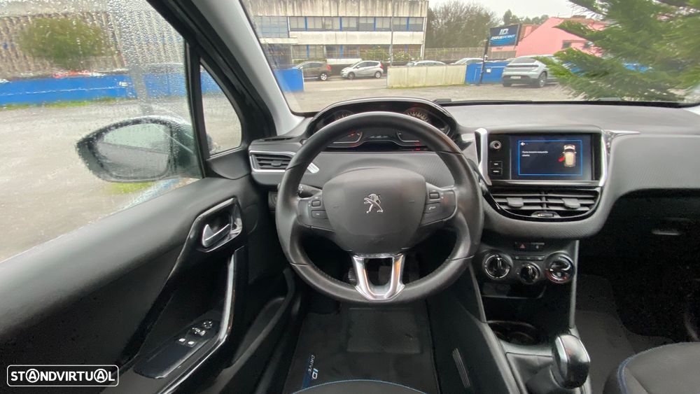 Peugeot 208 1.2 PureTech Signature - 27