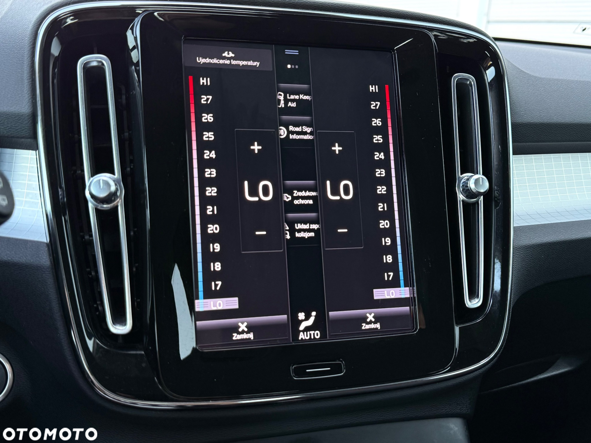 Volvo XC 40 T3 Geartronic Momentum Pro - 12