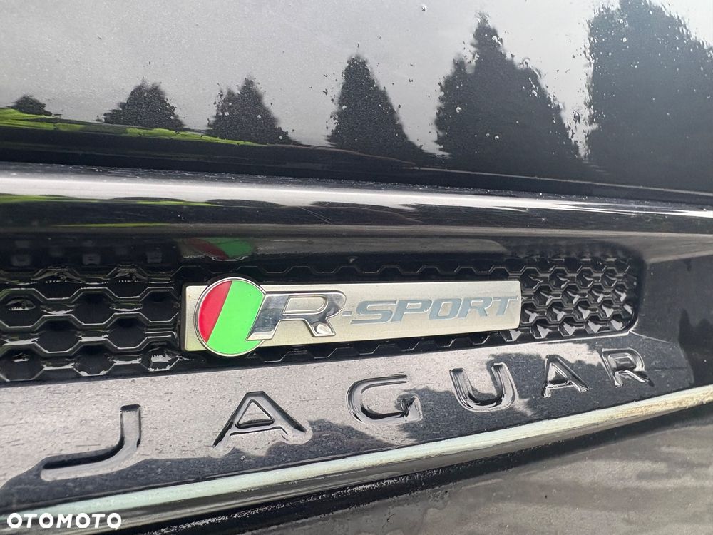 Jaguar XE 25t R-Sport - 35