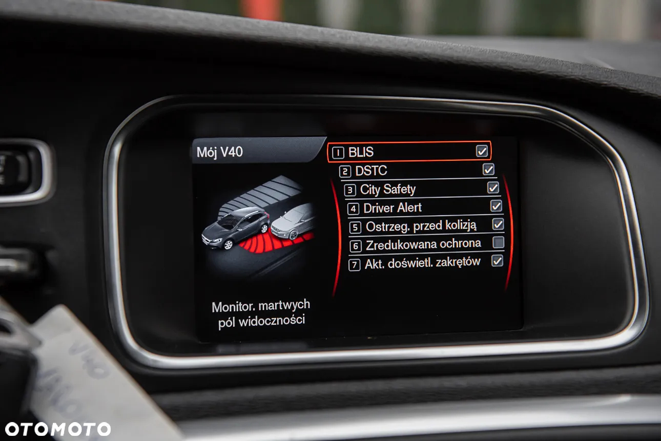 Volvo V40 Cross Country - 24