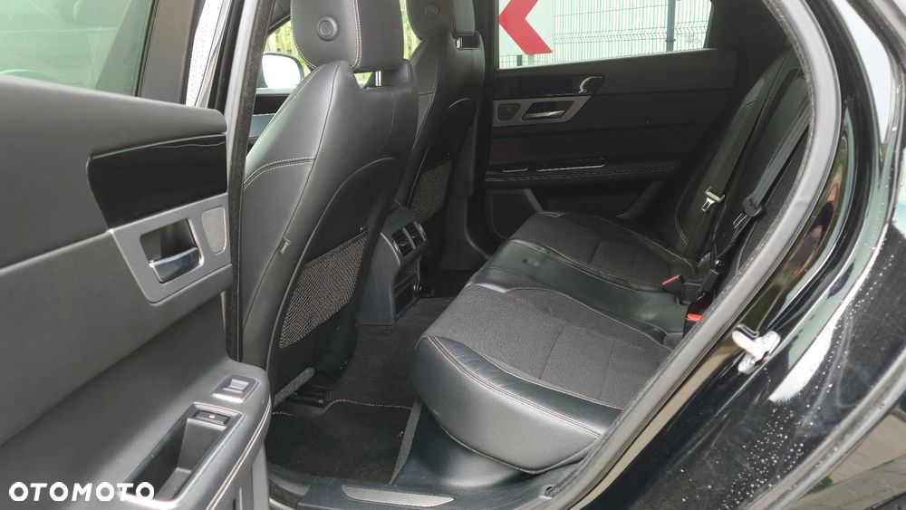 Jaguar XF 2.0 i4D R-Sport - 30