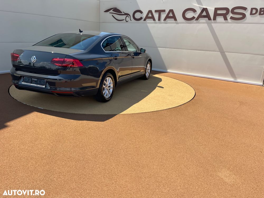 Volkswagen Passat 1.6 TDI SCR DSG Business - 14