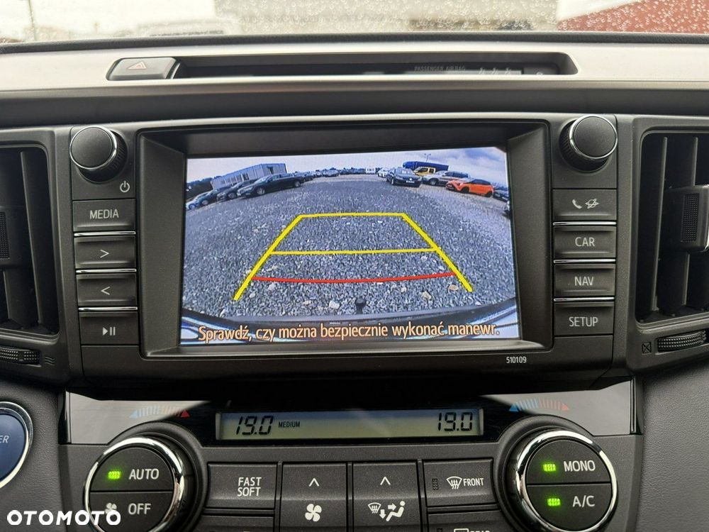 Toyota RAV4 Hybrid Premium 4x2 - 32