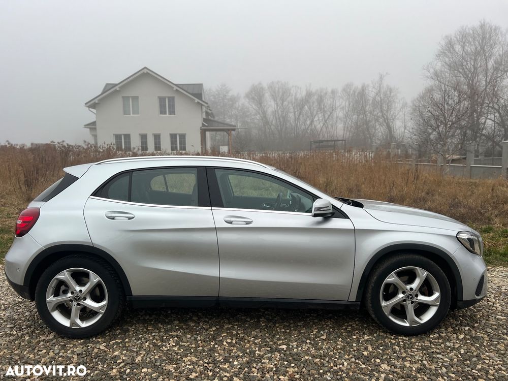 Mercedes-Benz GLA 200 7G-DCT - 12