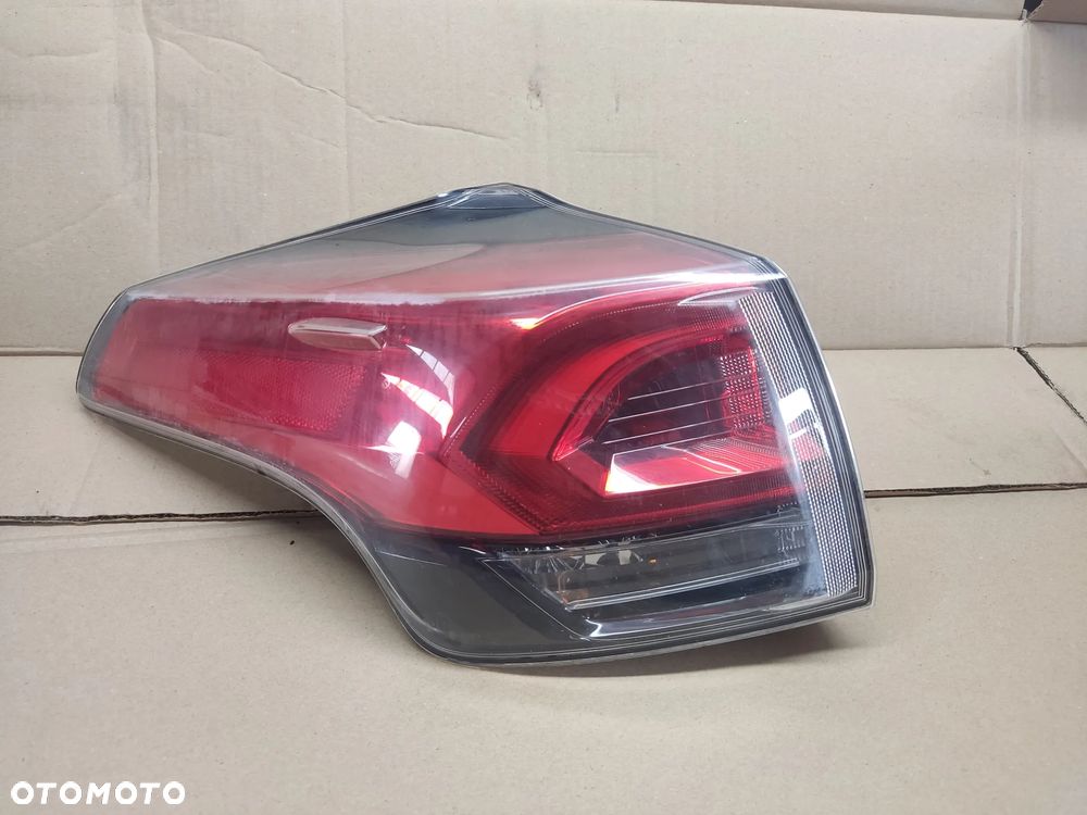 TOYOTA RAV 4 LIFT LAMPA TYŁ LEWA