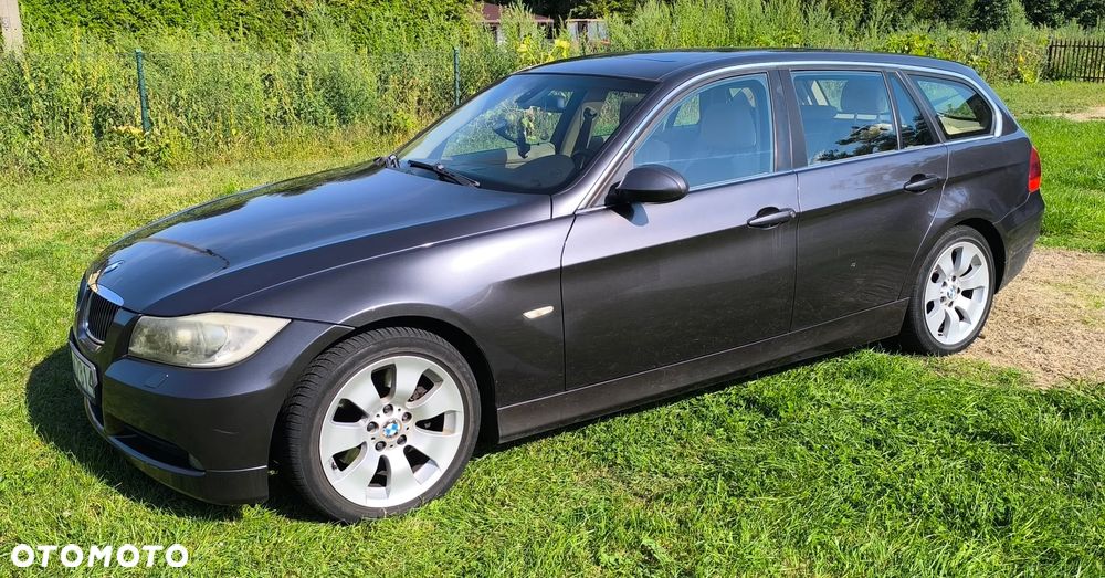 BMW Seria 3 325xi Touring - 1