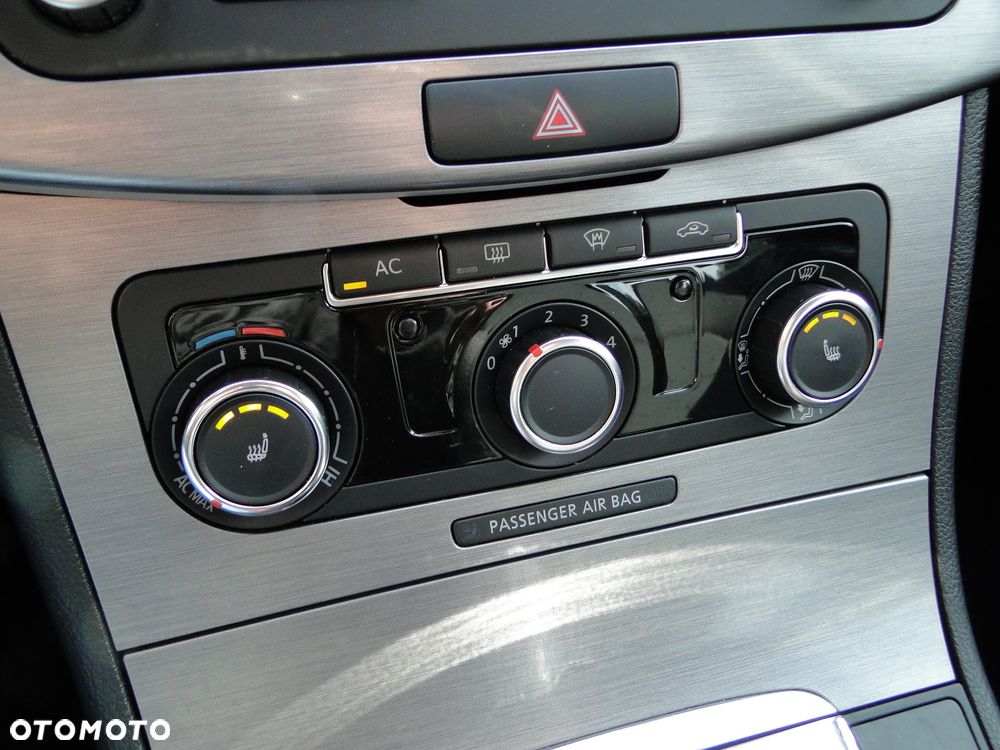 Volkswagen Passat 2.0 TDI Comfortline - 24
