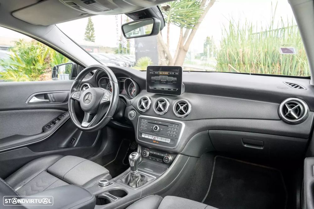 Mercedes-Benz GLA 180 - 16