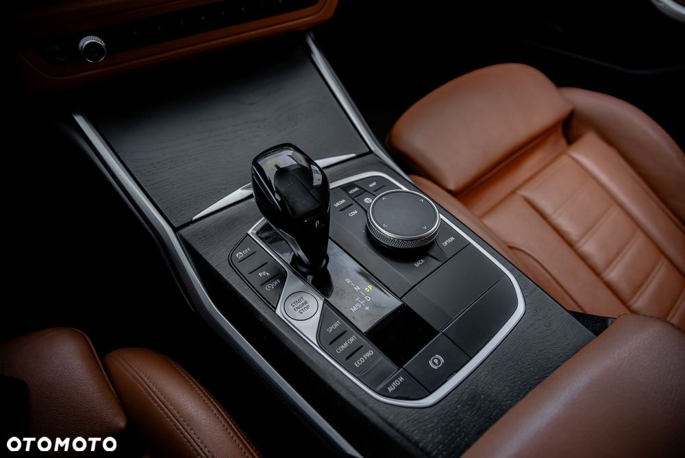BMW Seria 3 330d xDrive M Sport - 38