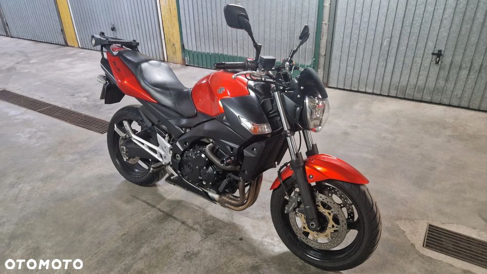 Suzuki GSR - 7