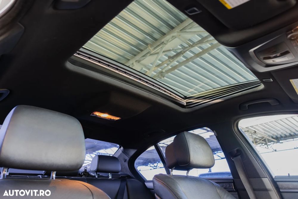 BMW Seria 5 535i Sport-Aut. - 12