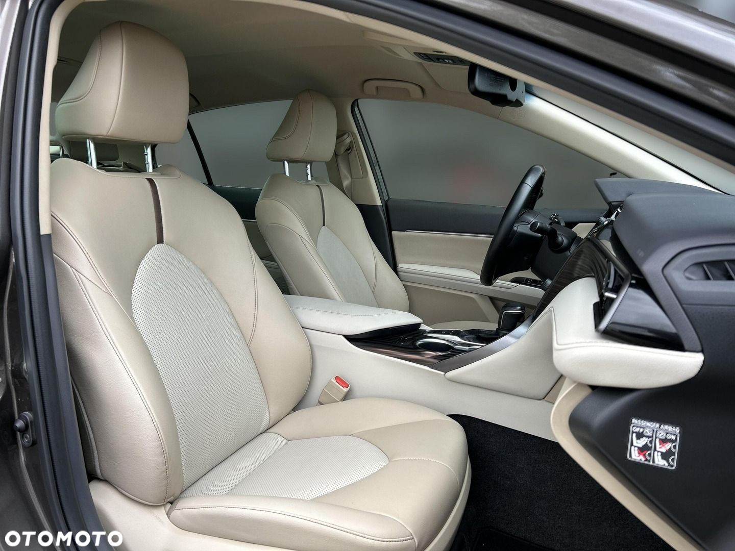 Toyota Camry 2.5 Hybrid Executive CVT - 10