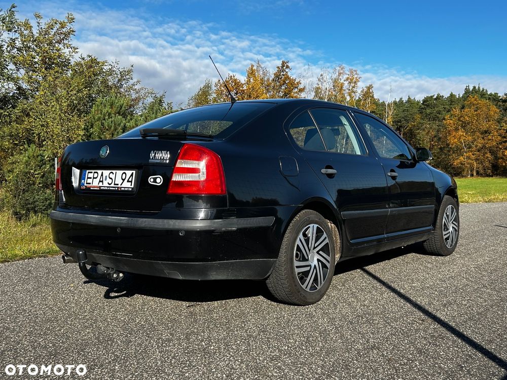 Skoda Octavia 1.6 Ambiente - 11